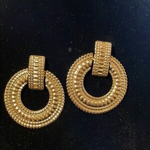Elegant Gold Hoop Earrings